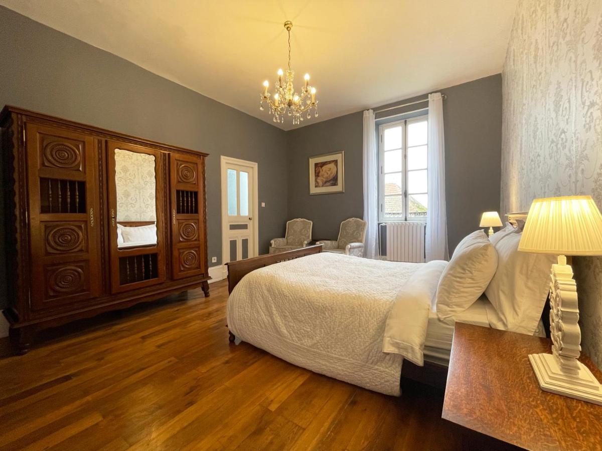Chateau De Bruges Lapeyrouse Esterno foto